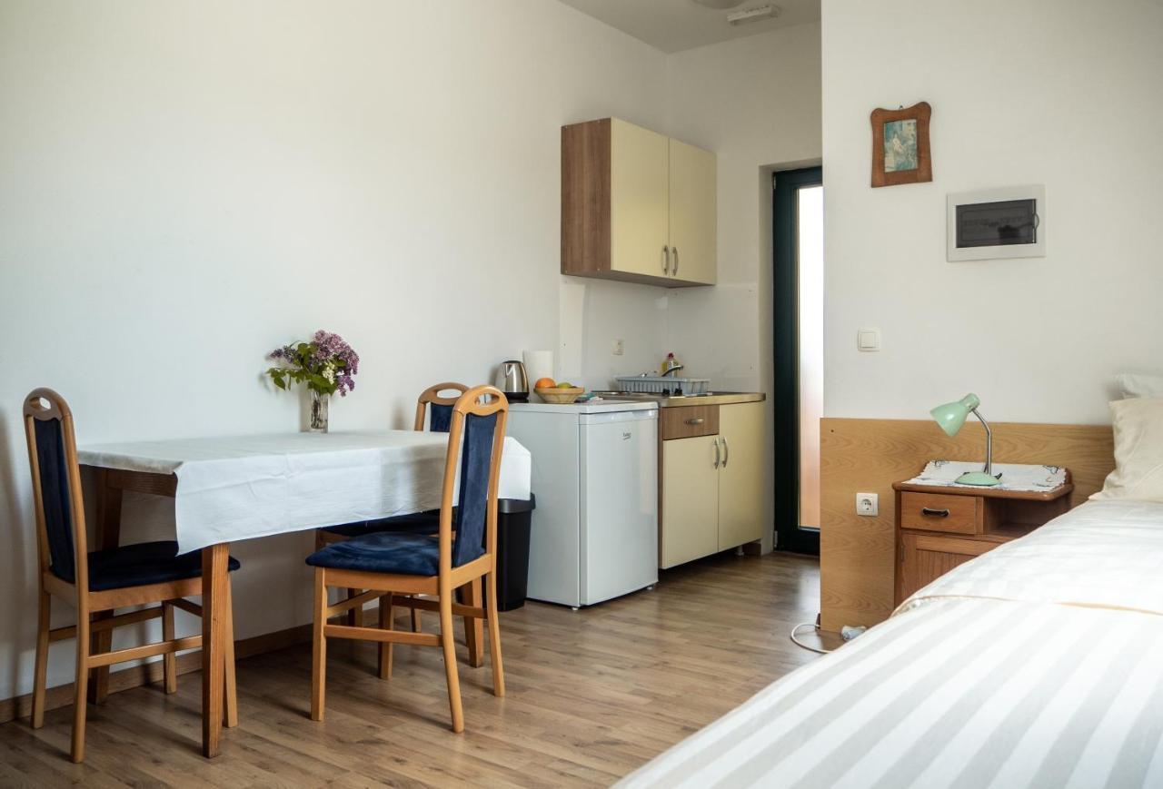 Beekeeping Kojek Apartment